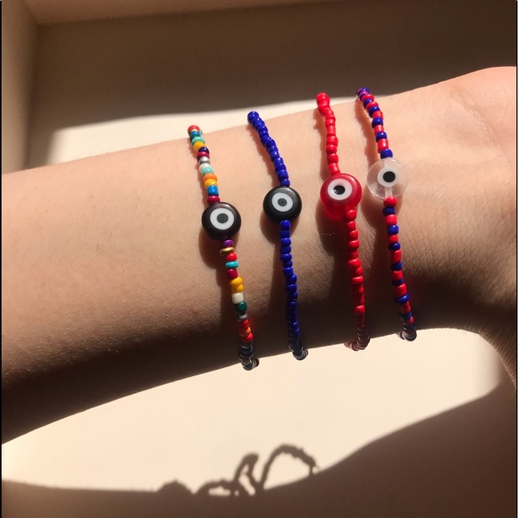 Brandy Melville Evil Eye Bracelet - Picture 2 of 2